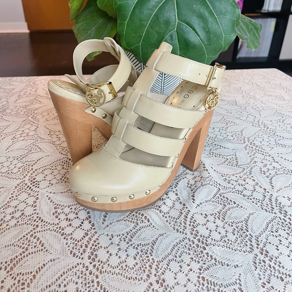 BCBGirls Beige Heels with cute metal logo, US Size 35, Brand new with box